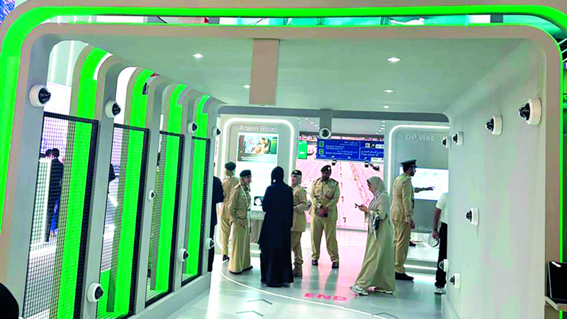 منظومة «دبي ميتركس» تستطيع كشف أي مجرم حتى لو أخفى بصماته التقليدية. من المصدر