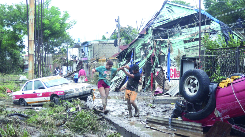 100 ألف منزل لحقت بها أضرار. رويترز