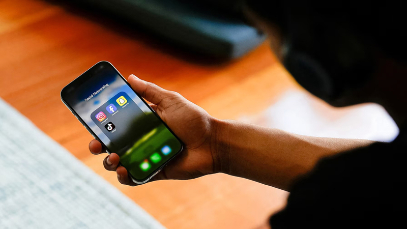 سلطات الهجرة تريد الوصول إلى بيانات المستخدمين المشتبه فيهم. رويترز