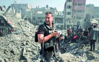 الصورة: «إنسايد غزة» عن حياة صحافيين وسط نزاع مدمّر