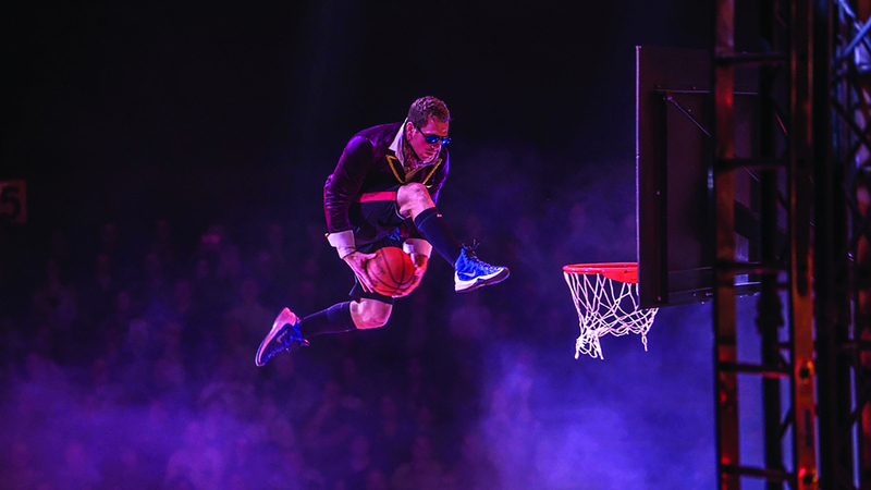 عرض مهارات كرة السلة. من المصدر