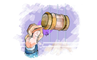 الصورة: طيار يطلب 6.6 ملايين درهم تعويضاً عن ضربه وسبه داخل مطعم