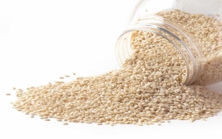 الصورة: غذاء خارق ولكن بشرط.. خبراء ينصحون: عليكم بتناول السمسم