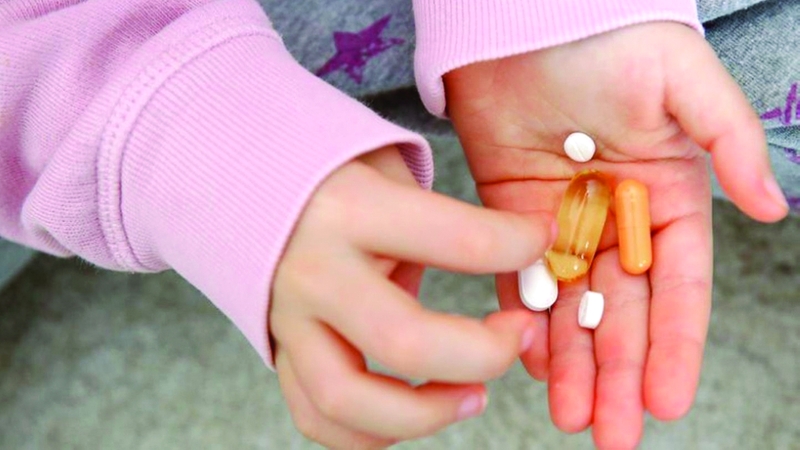 ينبغي الاحتفاظ بالأدوية بعيداً عن متناول الأطفال. د.ب.أ