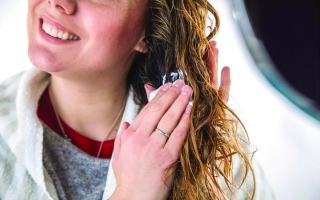 الصورة: للتمتع بشعر صحي.. كلمة السر في التغذية والعناية