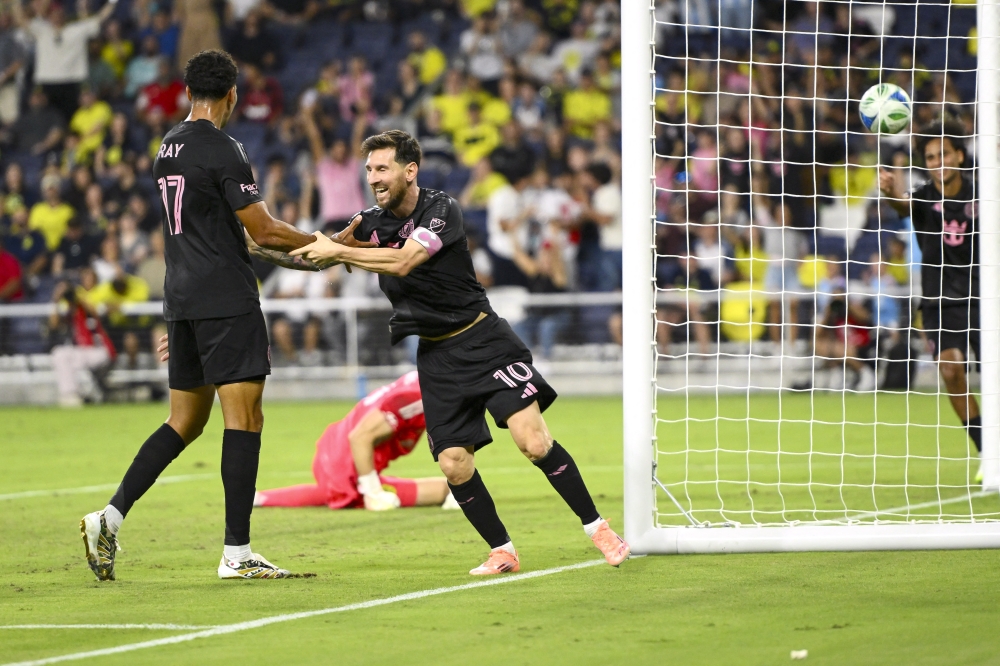 «هاتريك» جديد يقرب ميسي من الحذاء الذهبي