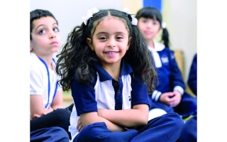 الصورة: مدارس تستهل الدوام بـ «استبيان طلابي» حول خدمات النقل والمقاصف والكتب