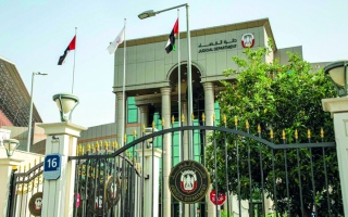 الصورة: محتال يتقاضى 10 آلاف درهم من شاب مقابل وظيفة وهمية