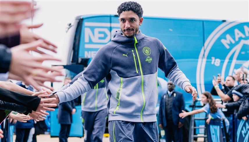 عمر مرموش يقود سيارة خارقة.. تعرف على سعرها (فيديو)