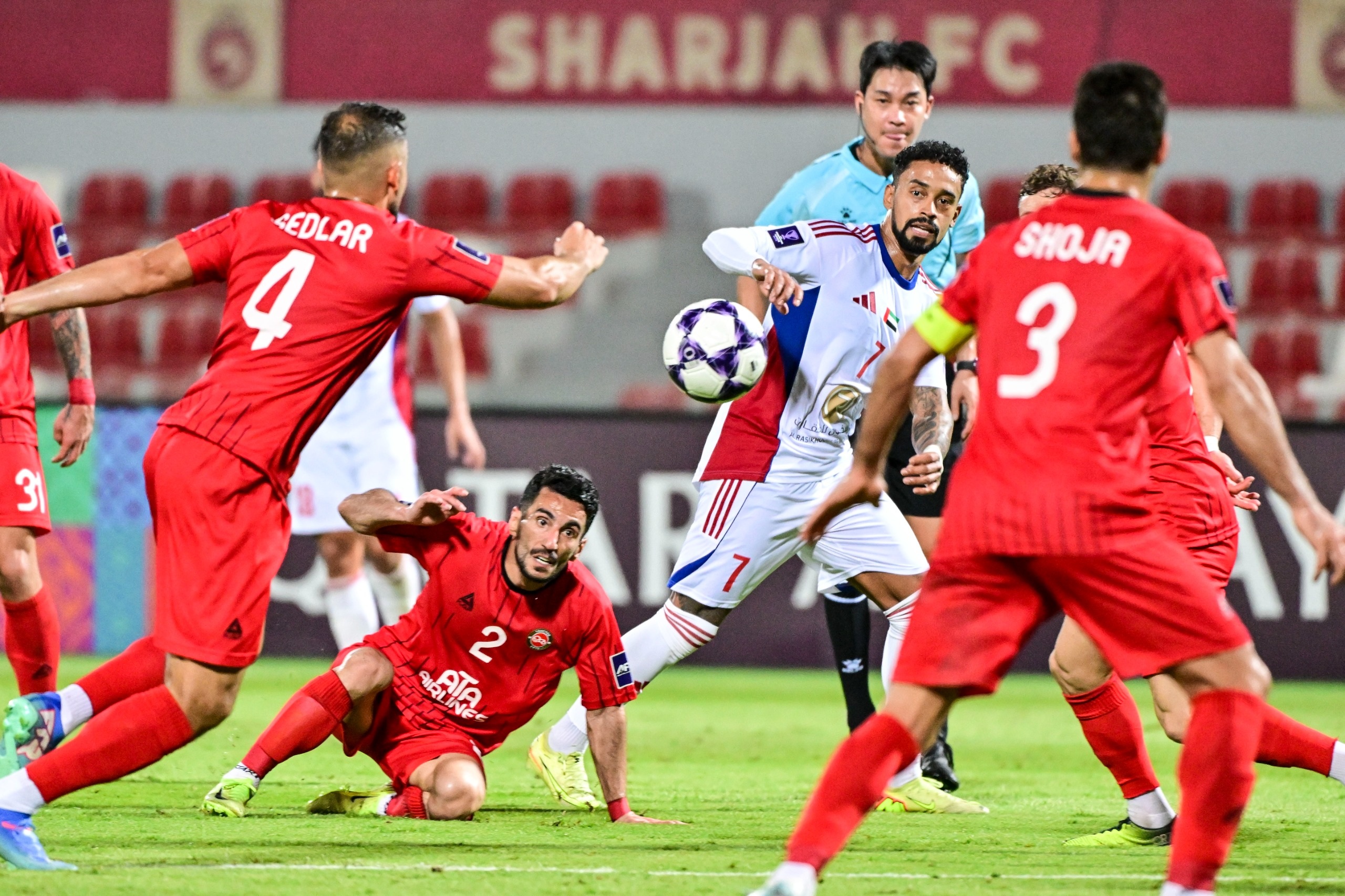 الشارقة يتلقى خسارة قاسية بـ«خماسية» أمام تراكتور الإيراني