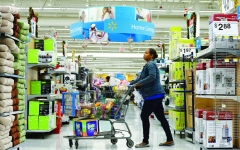 الصورة: العائلات ذات الدخل المنخفض في أميركا تكافح لتلبية احتياجاتها الأساسية