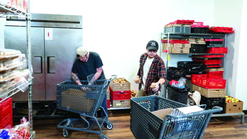 المنافسة الشديدة على العمالة أدت إلى نمو سريع في الأجور. من المصدر