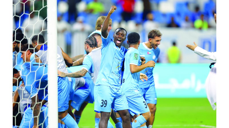 نجوم دبا يحتفلون بالتأهل إلى ربع نهائي الكأس. تصوير: زيشان أحمد