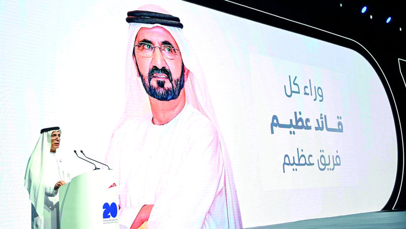 معالي مطر الطاير أثناء إلقاء كلمة الحفل. من المصدر