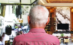 الصورة: سائق شاحنة ياباني يكتشف أصله الحقيقي بعد 6 عقود