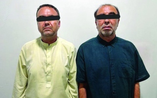 الصورة: القبض على عصابة تسرق أموال عملاء البنوك بطرق احتيالية