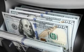 الصورة: الدولار يرتفع مستفيدا من التفاؤل إزاء اتفاق صيني ـ أميركي