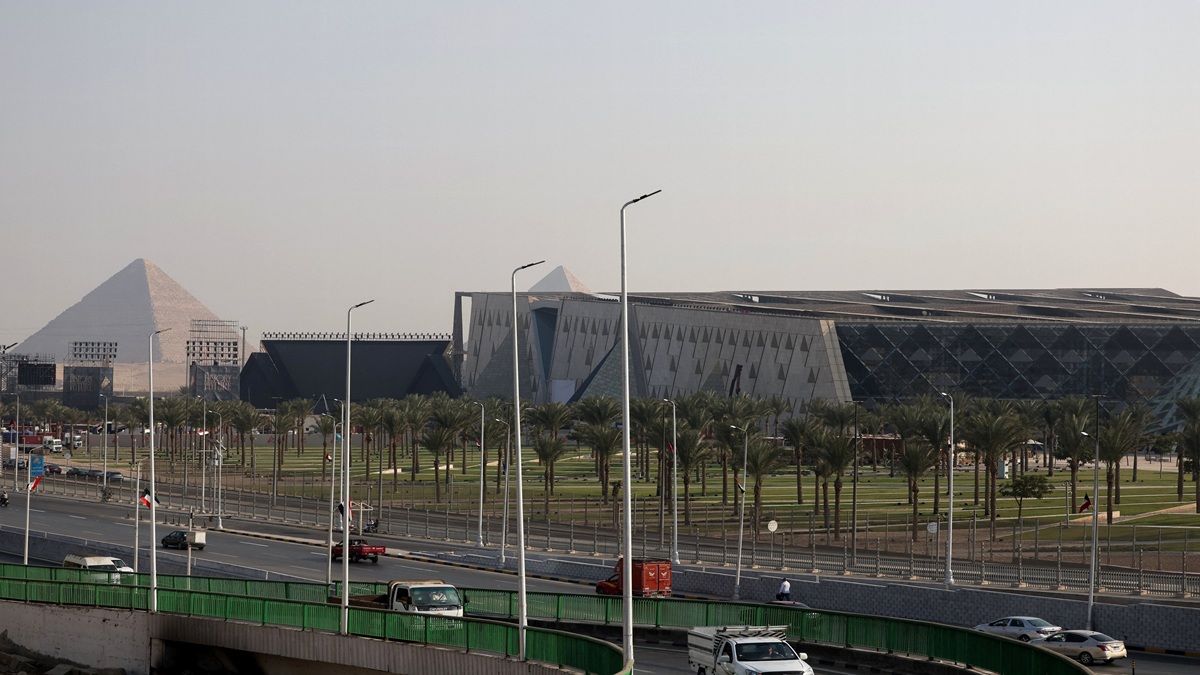 المتحف يقع على مساحة نصف مليون متر مربع عند هضبة الأهرامات بالجيزة.
رويترز