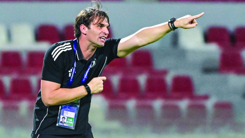 مدرب الشارقة ميلوش ميلوييفيتش. تصوير: باتريك كاستيلو