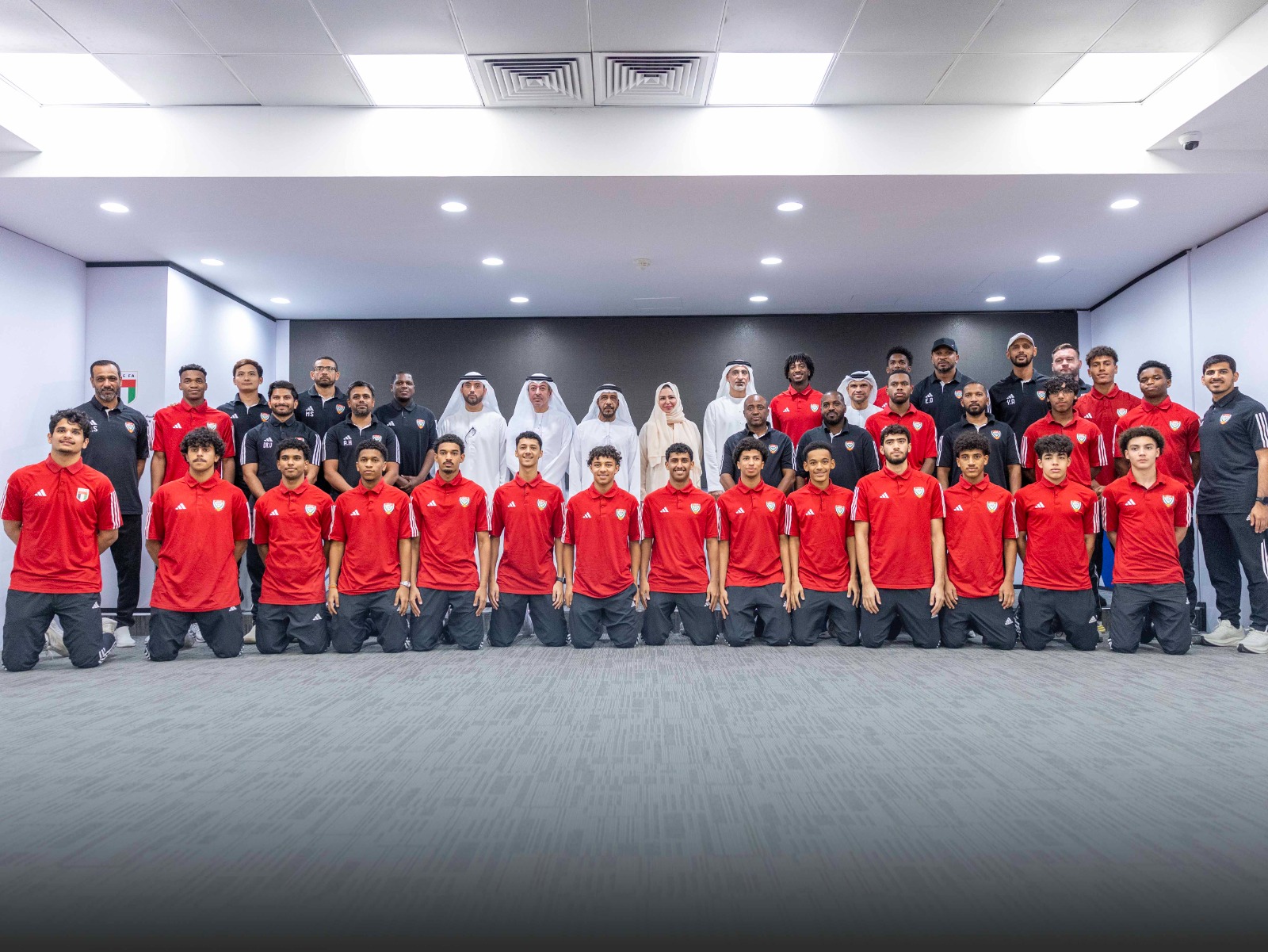 بعثة منتخب الإمارات الناشئين تُغادر إلى الدوحة للمشاركة في مونديال الناشئين