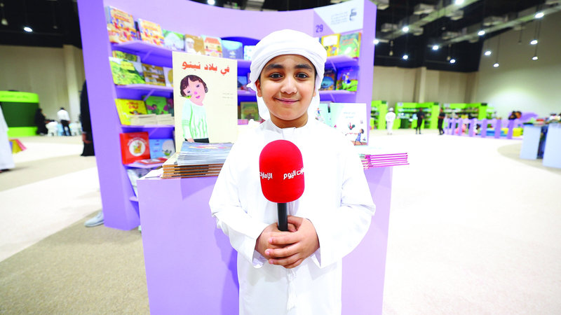 حمد الظنحاني:  أنا محظوظ بأنني طفل من دولة الإمارات، فالجميع يشجعنا على الإبداع، ويؤمن بقدرتنا على الكتابة والتعبير، من المدرسة إلى الأهل ودور النشر، كلهم يقفون معنا.