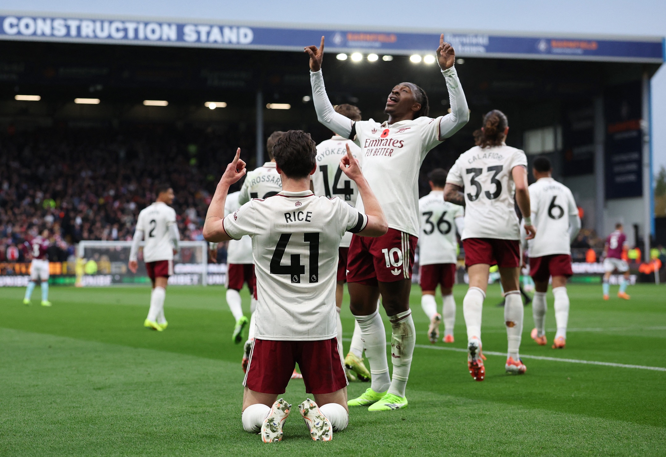 أرسنال يحبط صحوة بيرنلي ويعزز صدارته للدوري الإنجليزي الممتاز