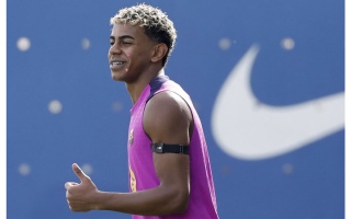 الصورة: مدرب برشلونة يتعهد بمواصلة «حماية» لامين جمال