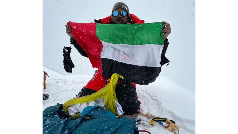  عيال البلاد رفعوا اسم الإمارات وعلمها حول العالم