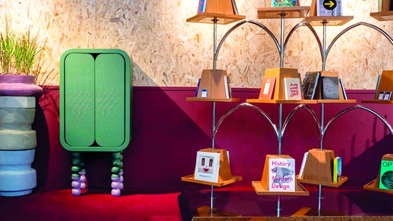  عيال البلاد رفعوا اسم الإمارات وعلمها حول العالم