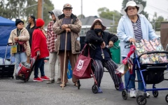 الصورة: انقطاع المساعدات الغذائية الفيدرالية يفاقم معاناة ملايين الأميركيين