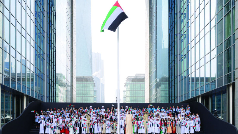 محمد بن راشد: بقيادة محمد بن زايد سيبقى علم الإمارات عنوانا للخير والرفعة والنماء