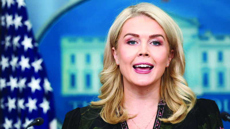 القرار يُلزم المتحدثة باسم البيت الأبيض بالاستعانة بمترجمي لغة الإشارة. رويترز