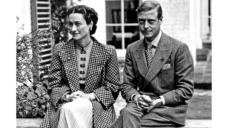 الملك إدوارد الثامن برفقة زوجته. أرشيفية