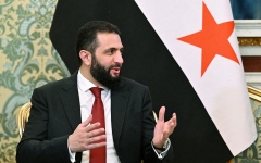 الصورة: بريطانيا ترفع العقوبات عن الشرع والاتحاد الأوروبي يتعهد بالمثل