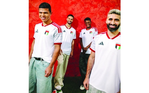 الصورة: طقم المنتخب الجديد.. مستوحى من الخط العربي في شعار اتحاد الكرة