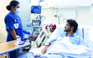 الصورة: جراحة دقيقة في «دبي الصحية» تعيد الوظيفة الطبيعية لقلب شاب