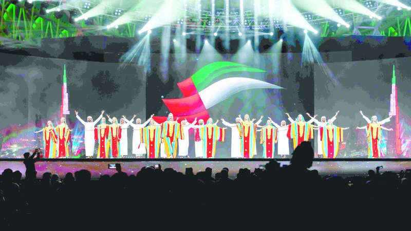 أرجاء القرية العالمية تنبض بزينة احتفالية مستوحاة من ألوان علم الإمارات لتغمر البوابات والمعالم والشوارع. من المصدر