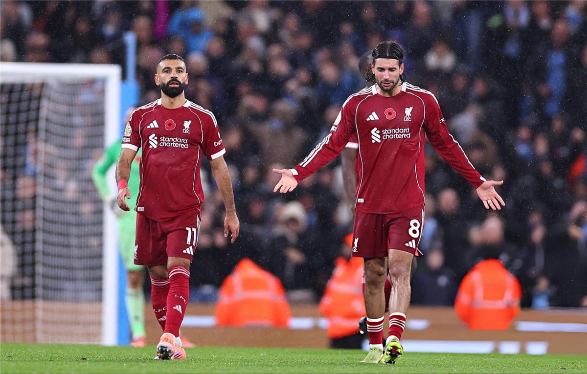بعد الأداء الباهت.. ليفربول يفكر بالتخلي عن صلاح