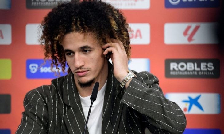 الاتحاد الإنجليزي يتهم اللاعب التونسي المجبري بالبصق على مشجعي ليدز