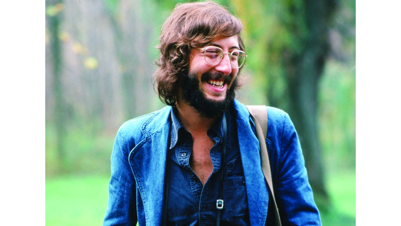 لقب الجائزة التقديرية ذهب للمصوّر الأميركي، ريك سمولان، نظراً إلى ما قدمه خلال مسيرته مصوراً ومؤلفاً عالي التأثير، ونجاحه في استقطاب الاهتمام العالمي بقضايا إنسانية مهمة.