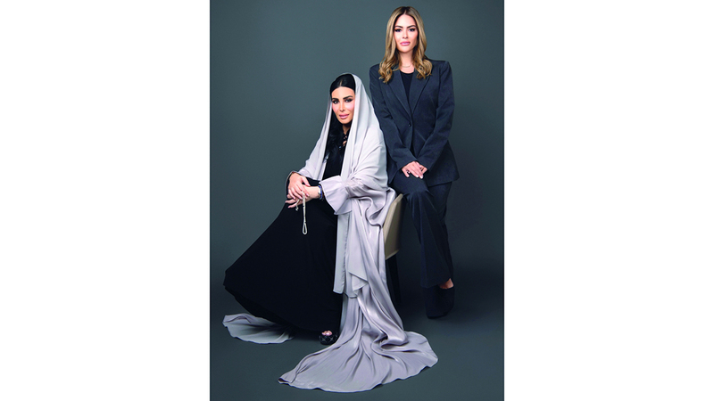 رشا خليفة المبارك وكارلا ديبيلو. من المصدر