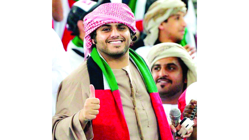 فهد المنصوري: &laquo;رابطة المشجعين&raquo; أعدّت &laquo;تيفو&raquo; خاصاً، يحمل رسالة دعم وتحفيز للاعبي المنتخب.