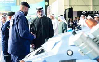 الصورة: خالد بن محمد يشهد جانباً من معرض «دريفت إكس» في نسخته الثانية