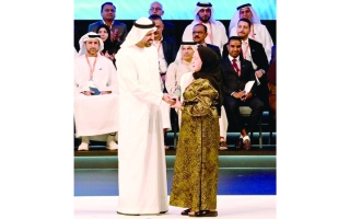 الصورة: عاملة منزلية وراعٍ في مزرعة يفوزان بـ 100 ألف درهم