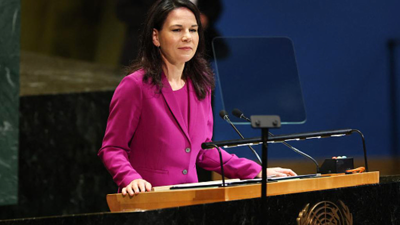 أنالينا بيربوك: المناخ لا يكترث لإنكار الحقائق العلمية، وثاني أكسيد الكربون لا يتوقف عند حد.