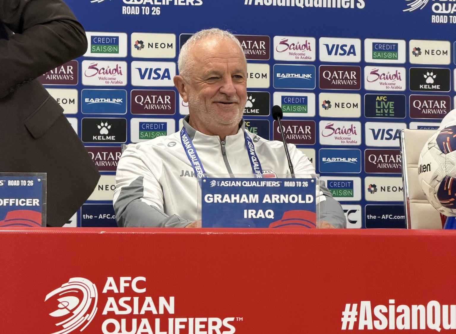 مدرب العراق يراهن على 65 ألف مشجع أمام منتخب الإمارات.. ويمنع لاعبيه من استخدام مواقع التواصل