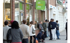 الصورة: فقدان الشباب للوظائف في بريطانيا يُهدّد جيلاً كاملاً