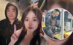 الصورة: أب صيني يترك عمله لبيع الأرز المقلي قرب جامعة ابنته