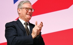 الصورة: رسالة أبوية مؤثرة من ستارمر لابنه في اليوم العالمي للرجال