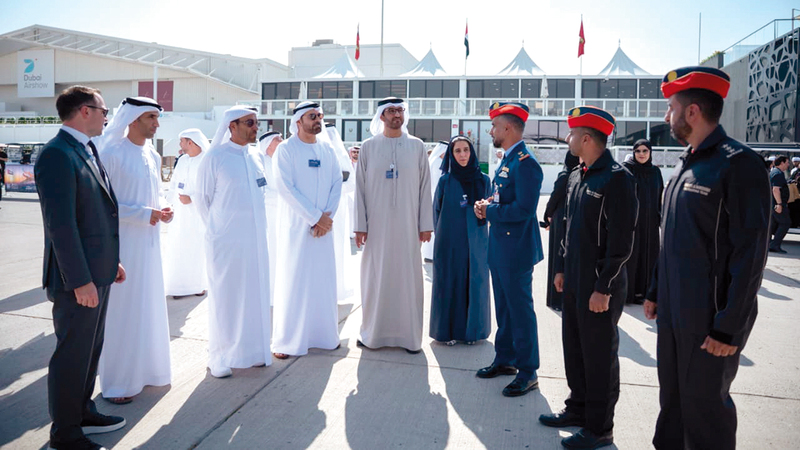 الوزراء بحكومة الإمارات شاركوا في فعاليات معرض دبي للطيران. وام